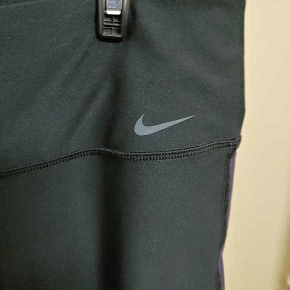 Nike Athletic Capris black purple Host Pick - Picture 3 of 4